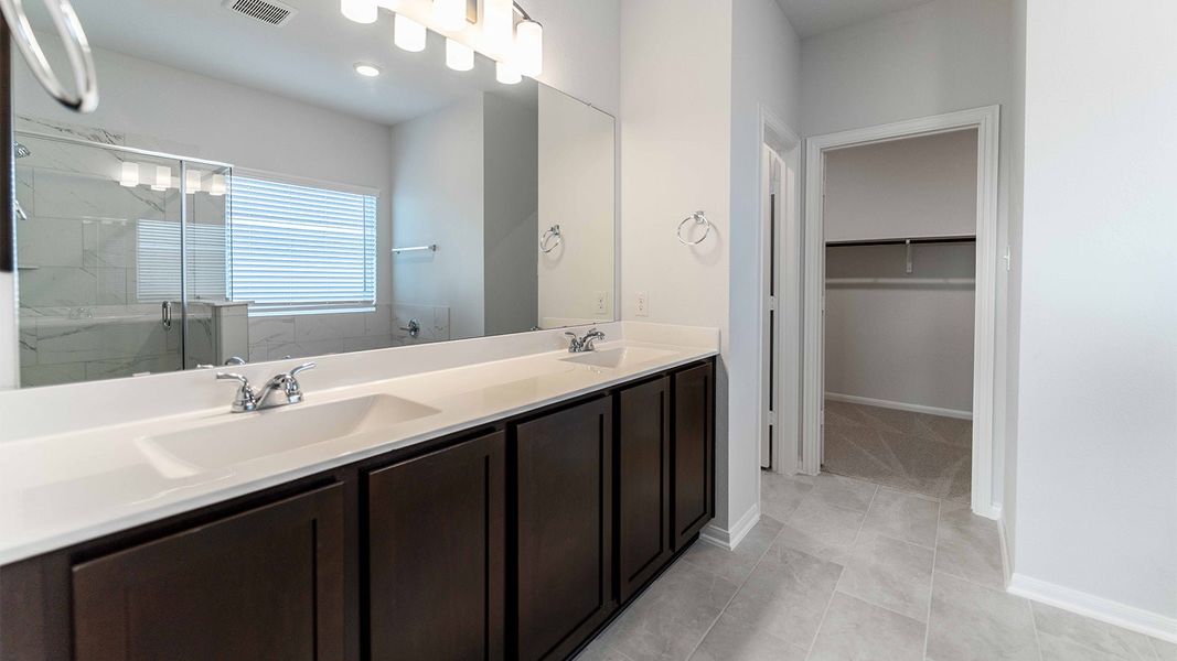 Furnished interior view inside a new home in Paramount, Kyle (Image 9).