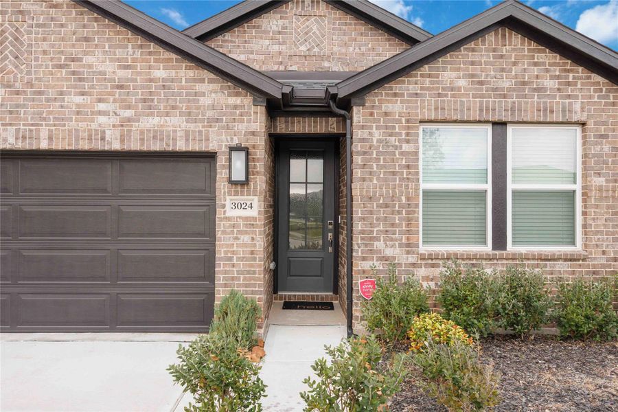 Exterior Front View (close up) Exterior Front View (close up)