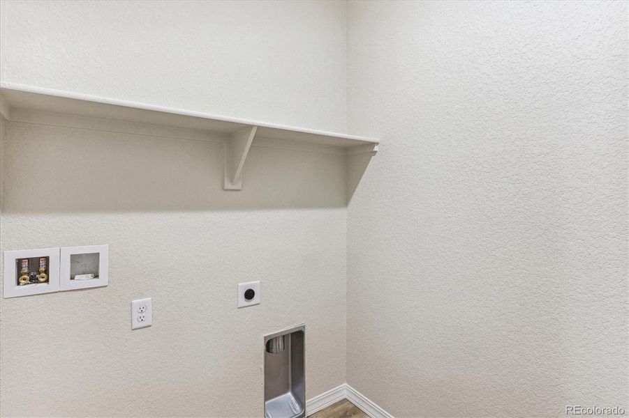 Spacious, unfurnished interior of a new home in Bradley Heights, Colorado Springs (Image 11).