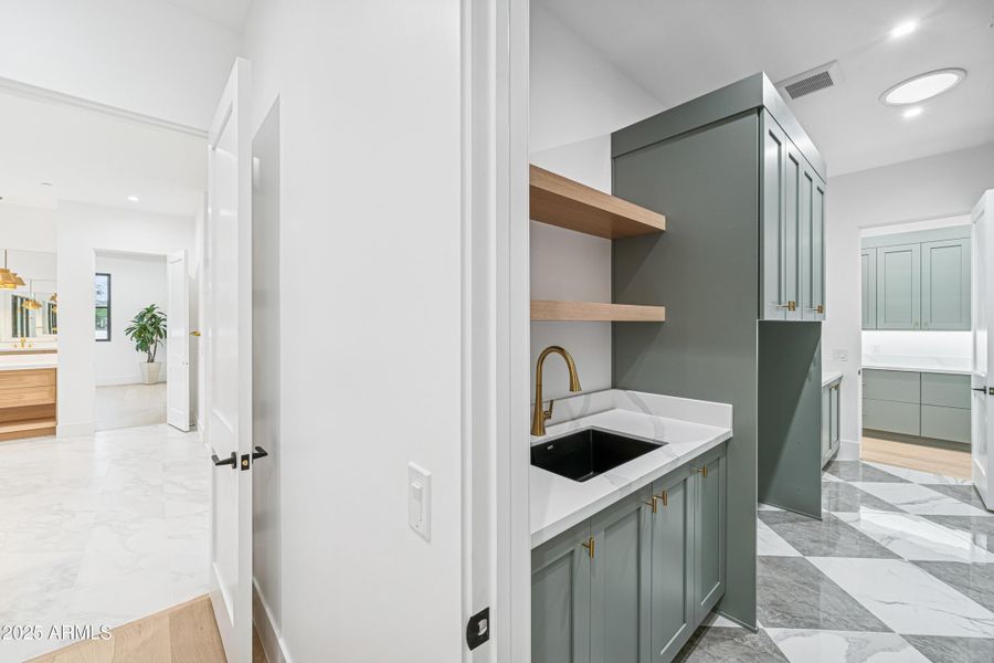 I2025111401-20 I2025111401-20