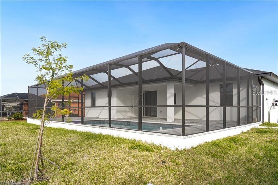 Exterior details and patio area of a home in , Cape Coral (Image 14).