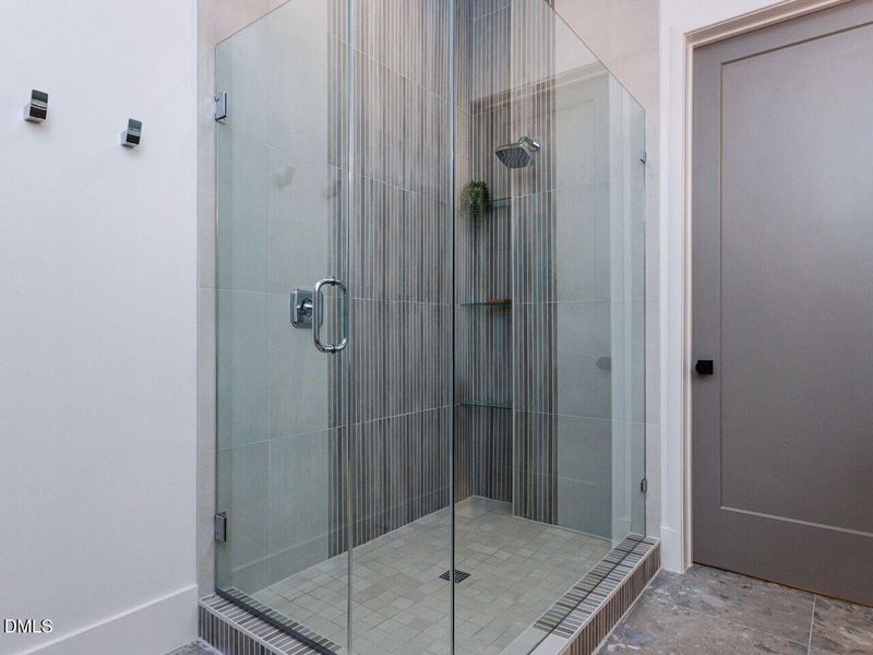 066-1280x960-bathroom