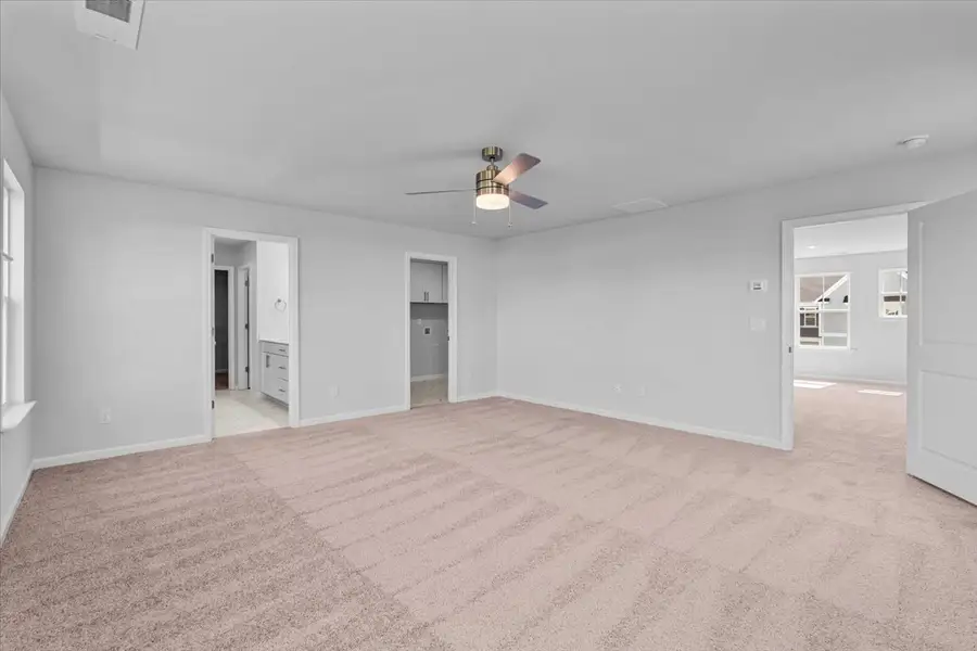 Spacious, unfurnished interior of a new home in Fieldstone, Lexington (Image 34).