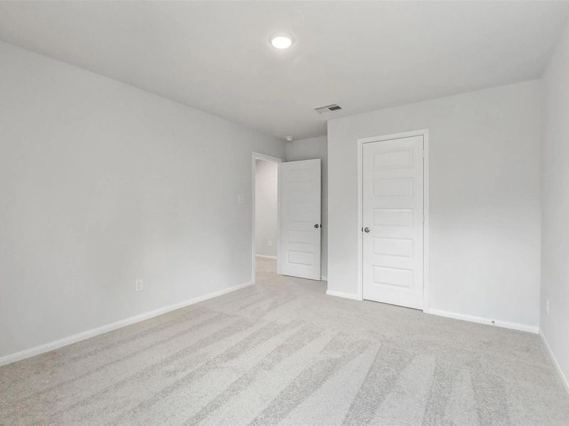 Spacious, unfurnished interior of a new home in Caney Creek Place, Conroe (Image 34).