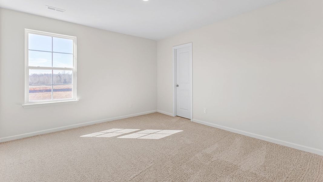 Spacious, unfurnished interior of a new home in Quail Haven, Winston-Salem (Image 25).