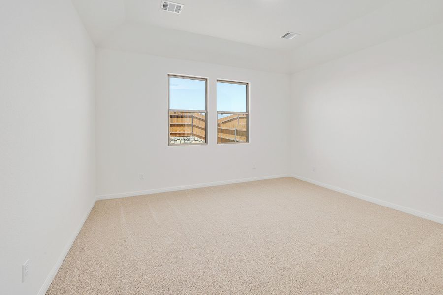 Spacious, unfurnished interior of a new home in Trinity Ranch, Elgin (Image 25).