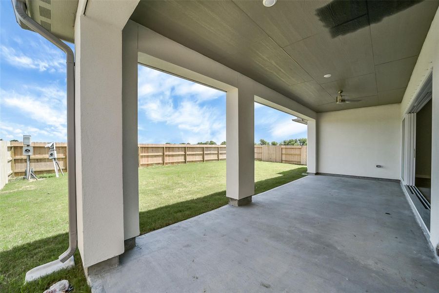 Spacious, unfurnished interior of a new home in Del Bello Lakes 60', Manvel (Image 27). Spacious, unfurnished interior of a new home in Del Bello Lakes 60', Manvel (Image 27).