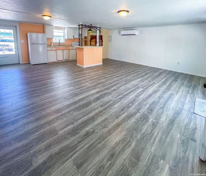 Spacious, unfurnished interior of a new home in , Beeville (Image 6).