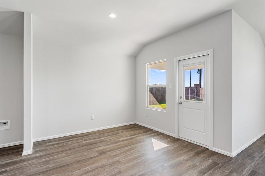 Representative unfurnished interior of a home built from the TEXAS CALI by D.R. Horton in Faculty Row, Abilene (Image 28).