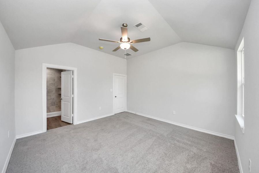 Spacious, unfurnished interior of a new home in Santa Fe, Cleveland (Image 28).