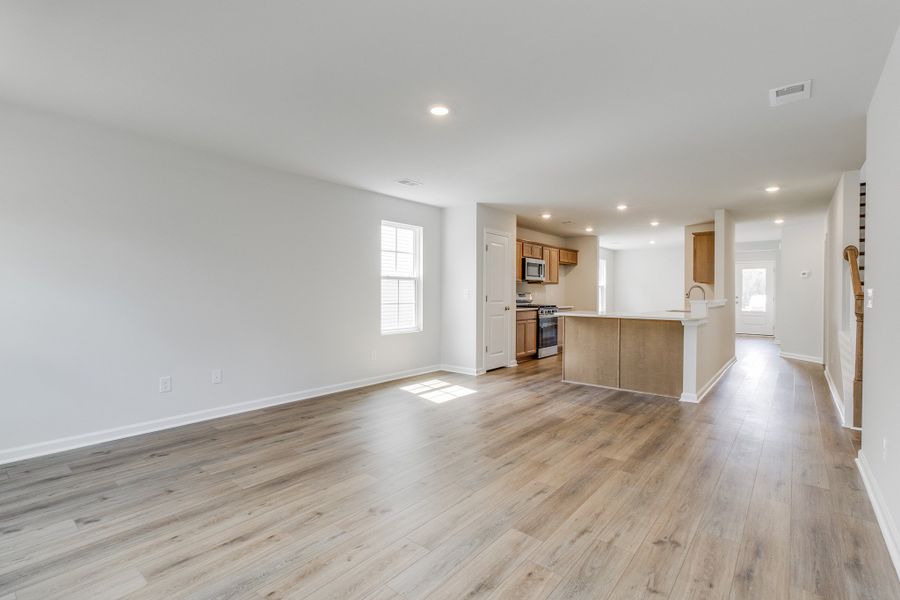 Spacious, unfurnished interior of a new home in Bluefield, Lexington (Image 27).