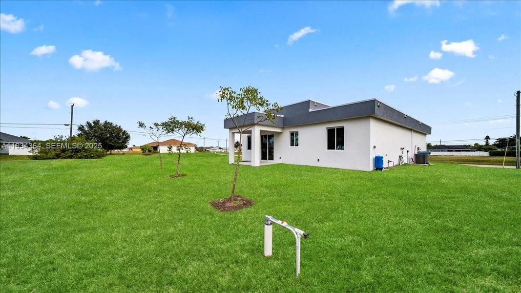Exterior details and patio area of a home in , Cape Coral (Image 3).
