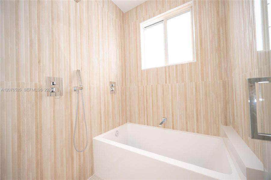 Close-up of interior finishes inside a home in , Doral (Image 21).