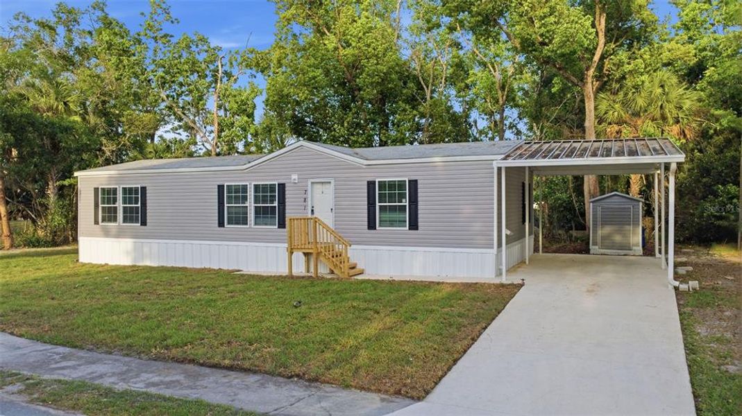 Exterior details and patio area of a home in , Casselberry (Image 18).