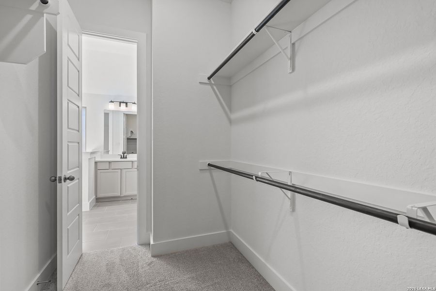 Spacious, unfurnished interior of a new home in Nopal Valley, San Antonio (Image 28).