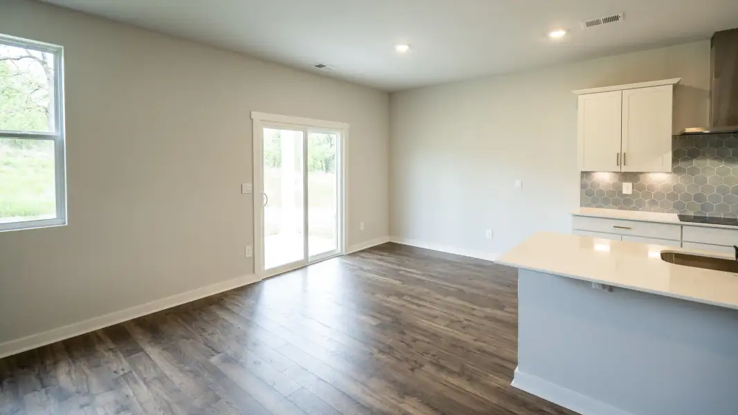 Spacious, unfurnished interior of a new home in Walnut Ridge, Lebanon (Image 19).