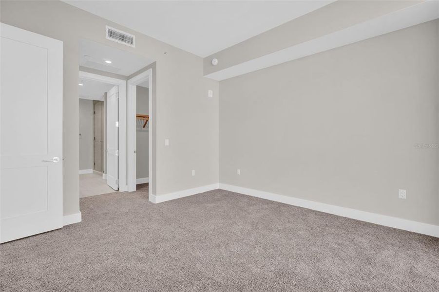 Spacious, unfurnished interior of a new home in , St. Petersburg (Image 52).