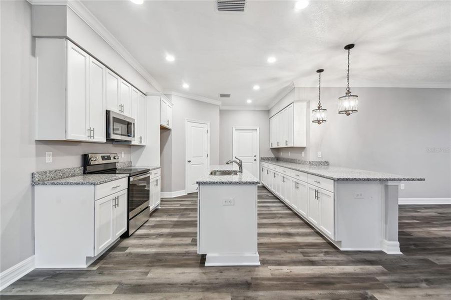 FINISHED HOME KITCHEN