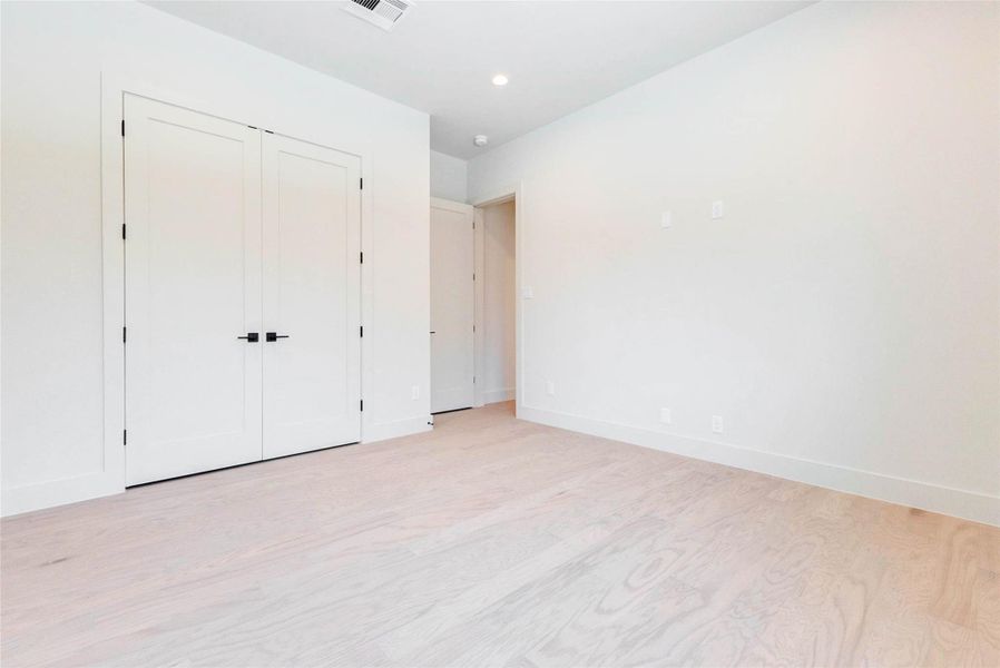 Spacious, unfurnished interior of a new home in , Fulshear (Image 15).