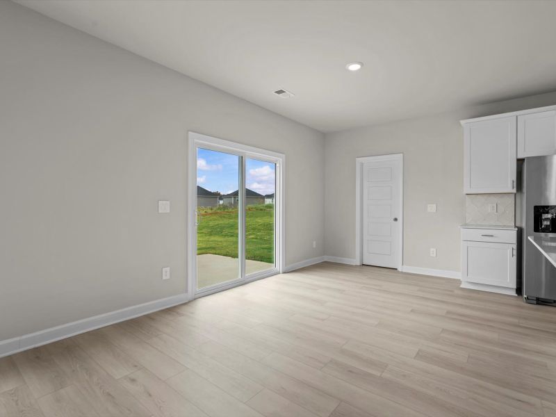 Spacious, unfurnished interior of a new home in Chatham Forest, Duncan (Image 11).