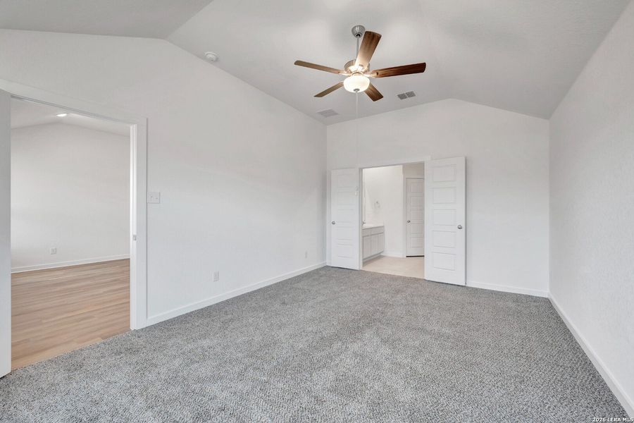 Spacious, unfurnished interior of a new home in Winding Brook, San Antonio (Image 31). Spacious, unfurnished interior of a new home in Winding Brook, San Antonio (Image 31).