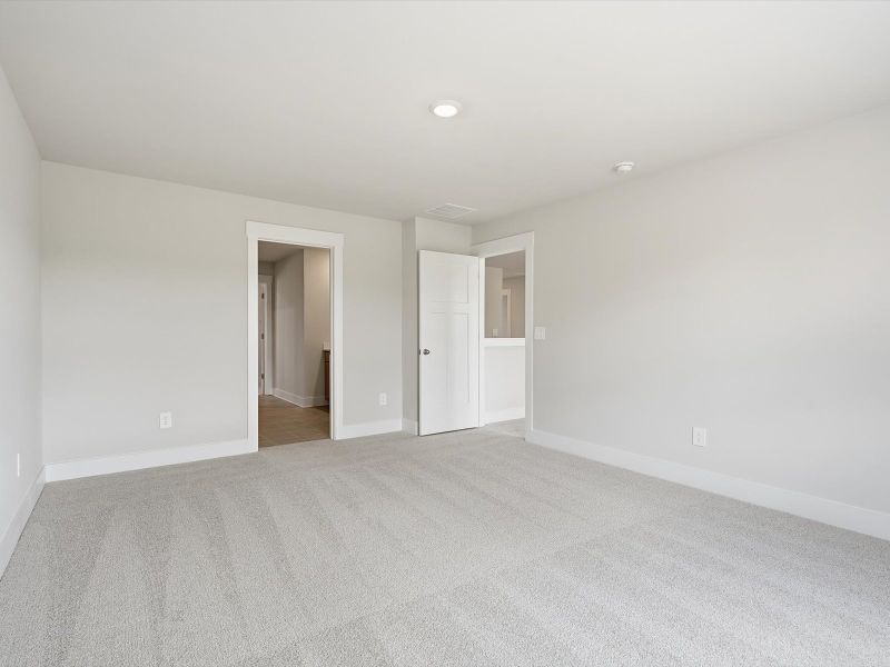 Spacious, unfurnished interior of a new home in Ashby Woods, Boiling Springs (Image 16).