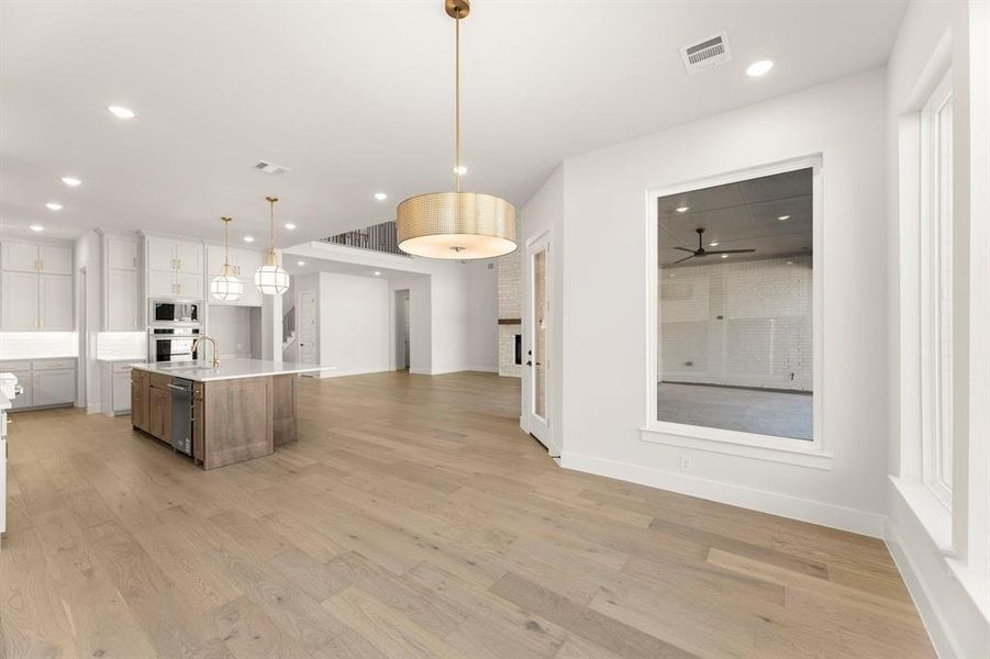 521 Twilight - Dining (2)