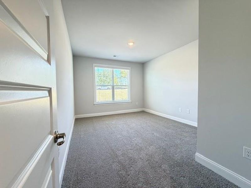 Spacious, unfurnished interior of a new home in Tuscany Hills, Douglasville (Image 26).