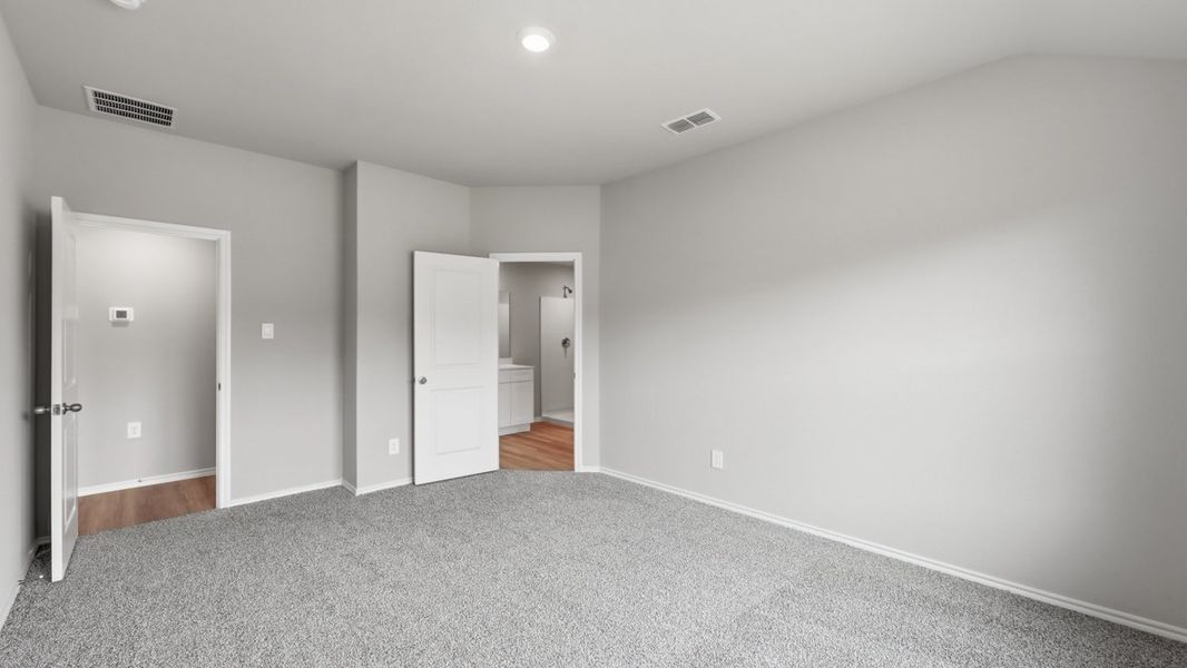 Spacious, unfurnished interior of a new home in Hickory Grove, Krum (Image 24).