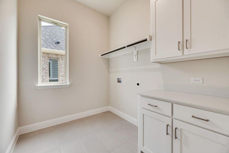 Furnished interior view inside a new home in Bayside, Rowlett (Image 9).