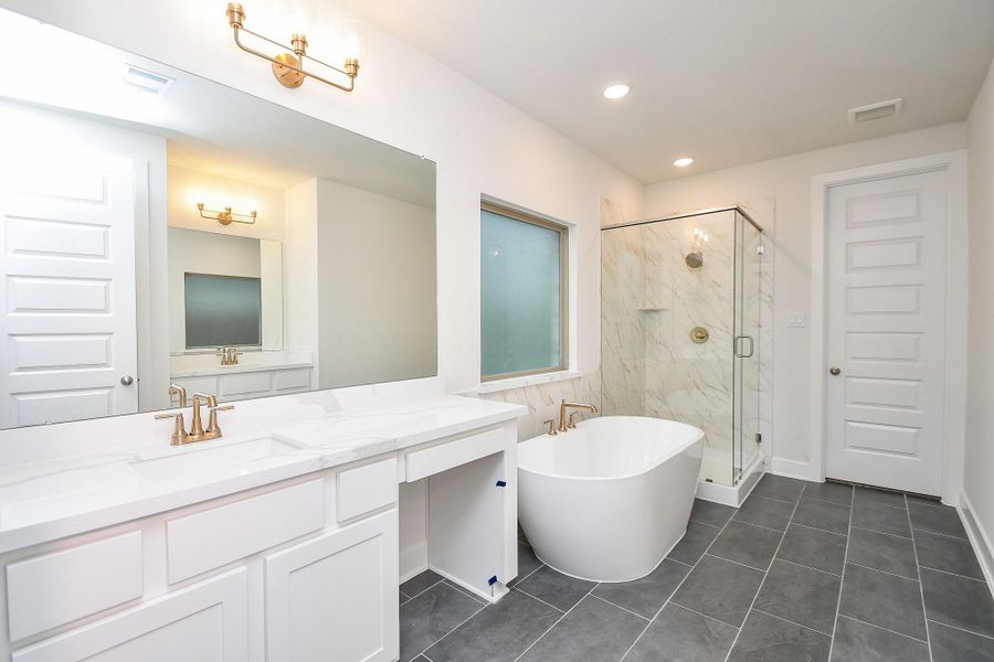 Furnished interior view inside a new home in Cross Creek West, Fulshear (Image 8).