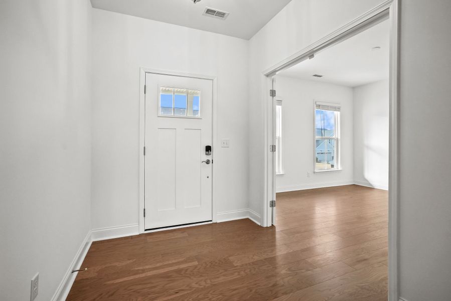 Spacious, unfurnished interior of a new home in Forest Creek, Waxhaw (Image 52).