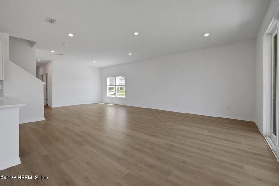 Spacious, unfurnished interior of a new home in Hyland Trail, Green Cove Springs (Image 31).
