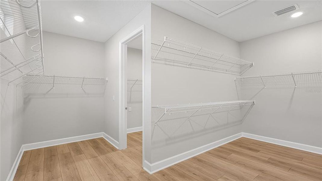Spacious, unfurnished interior of a new home in Cresswind at Lake Harris, Tavares (Image 28).