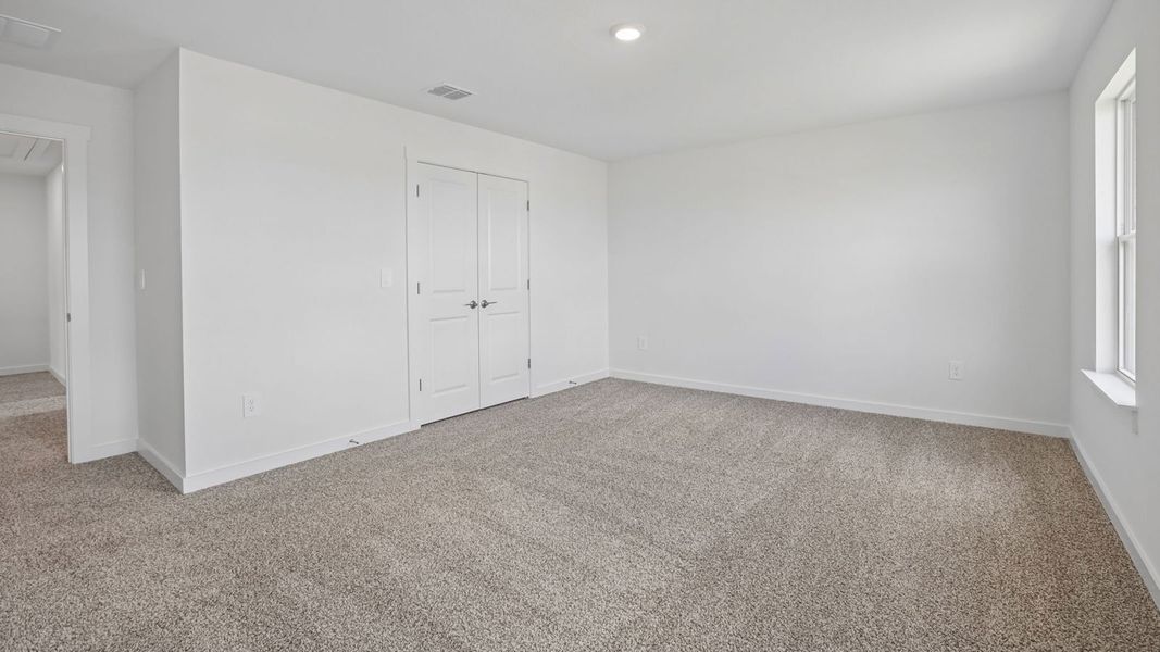 Spacious, unfurnished interior of a new home in Rosenbusch Ranch, Leander (Image 48).