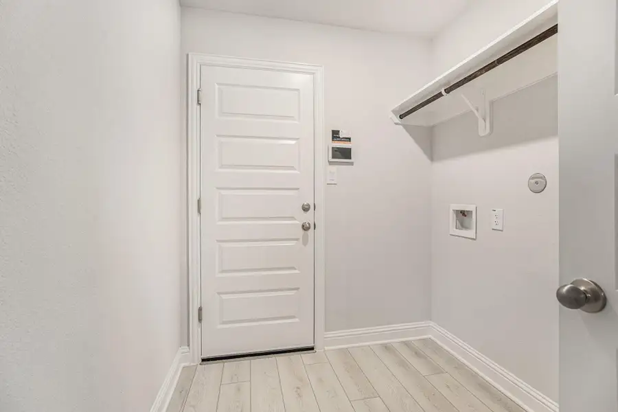 Spacious, unfurnished interior of a new home in Lago Mar, Texas City (Image 15). Spacious, unfurnished interior of a new home in Lago Mar, Texas City (Image 15).