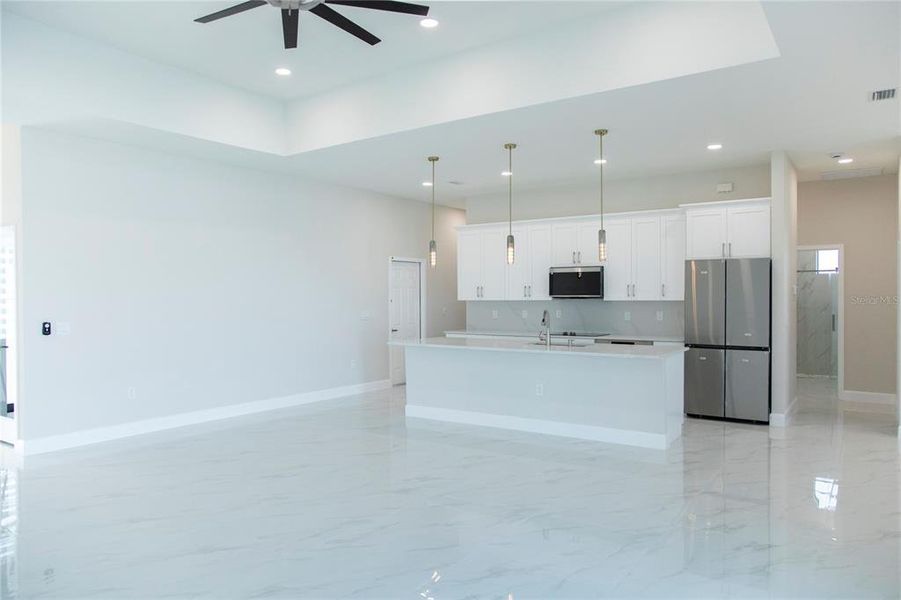 Spacious, unfurnished interior of a new home in , Cape Coral (Image 36).