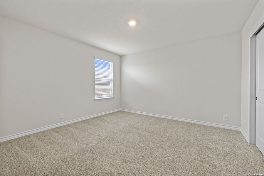 Spacious, unfurnished interior of a new home in Redbird Ranch, San Antonio (Image 14).