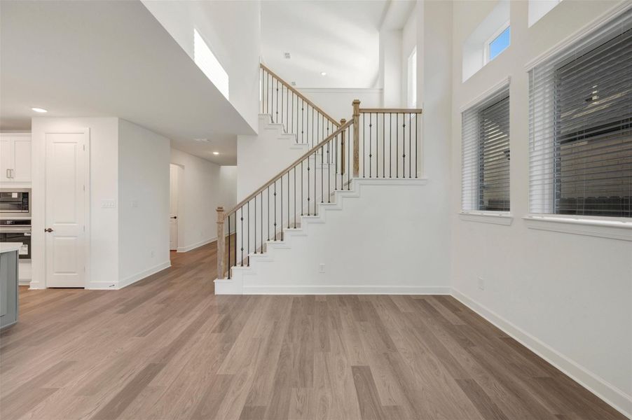 Spacious, unfurnished interior of a new home in Riceland - Enclave Collection, Mont Belvieu (Image 19).