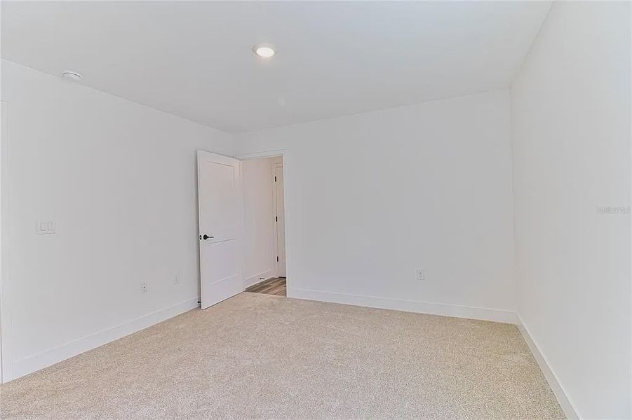 Spacious, unfurnished interior of a new home in Briarwood, Alachua (Image 20).