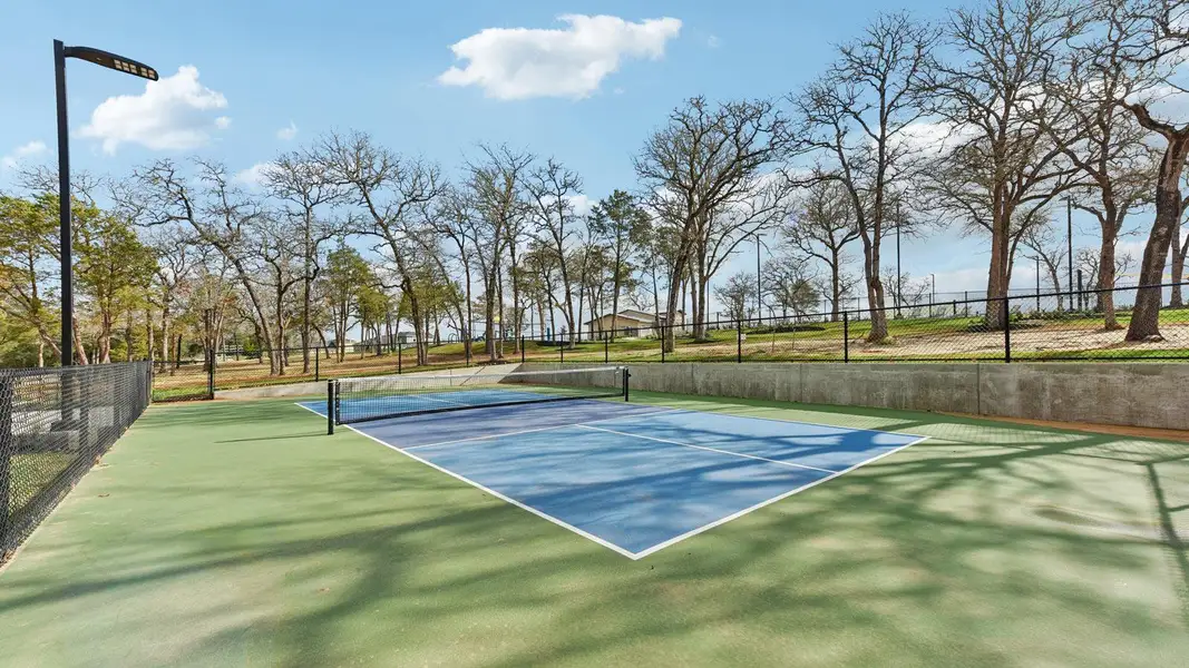 Community amenities in Valverde, Bastrop (Image 5).