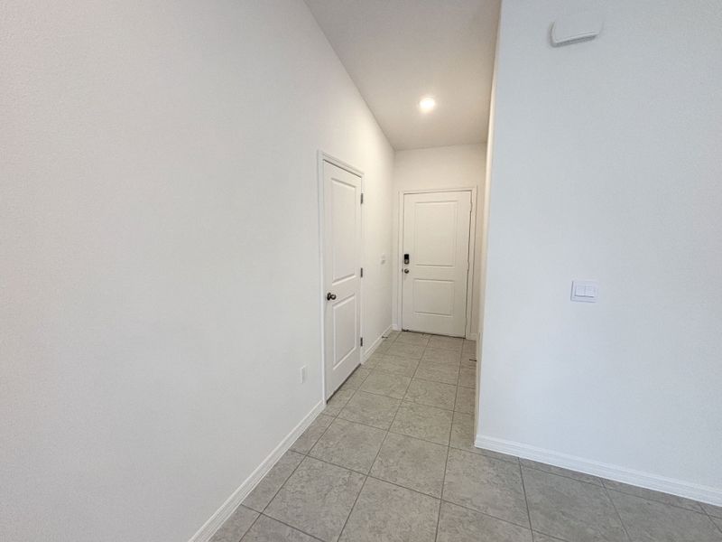 Spacious, unfurnished interior of a new home in Poinciana, Kissimmee (Image 7). Spacious, unfurnished interior of a new home in Poinciana, Kissimmee (Image 7).