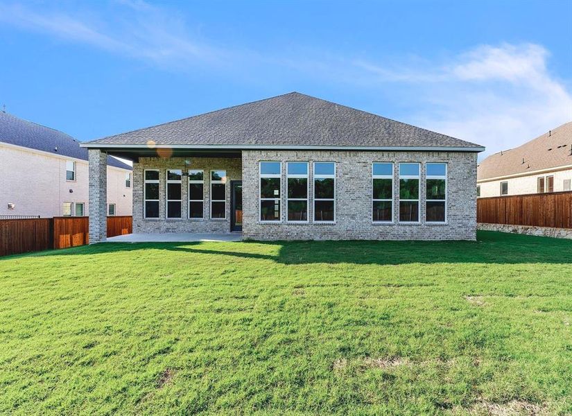 Exterior details and patio area of a home in Oaks Preserve, Mansfield (Image 3).