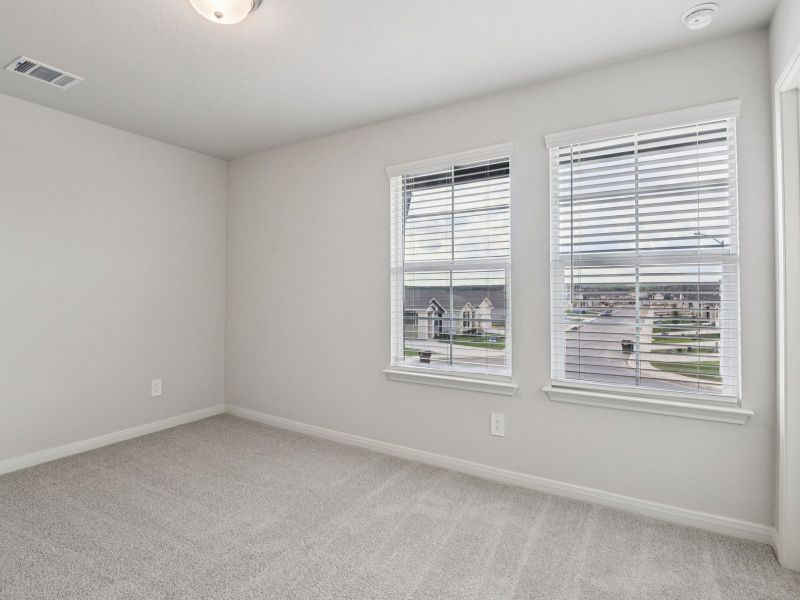 Spacious, unfurnished interior of a new home in Remington Ranch, San Antonio (Image 24).