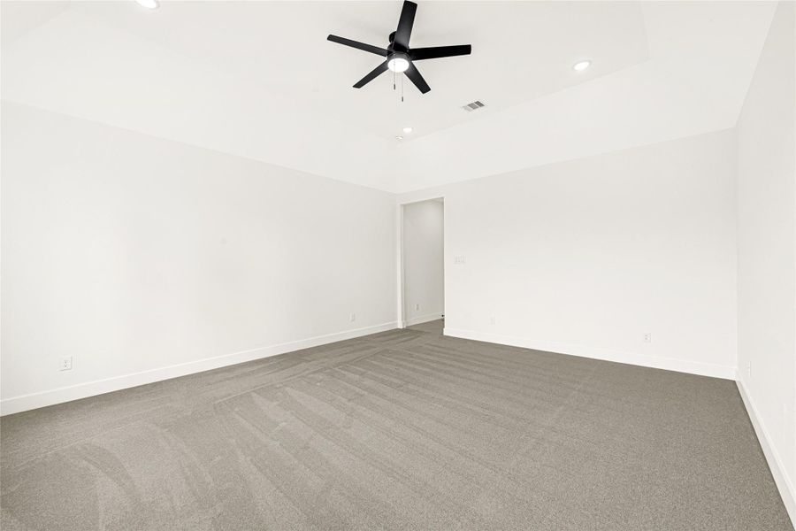 Spacious, unfurnished interior of a new home in , Rosharon (Image 31).