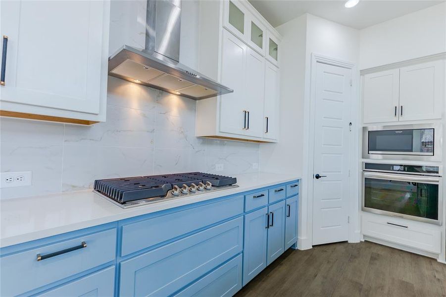 Furnished interior view inside a new home in , Aubrey (Image 28).
