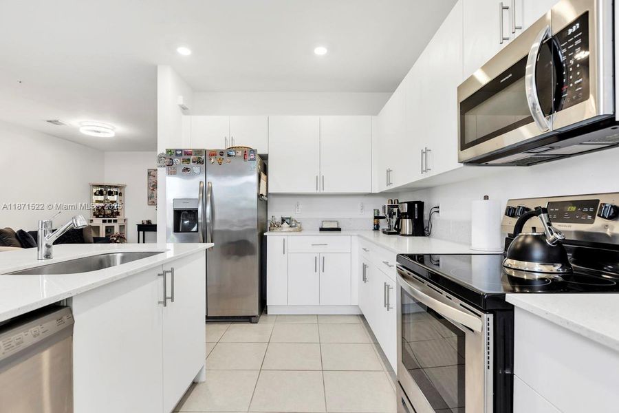 Furnished interior view inside a new home in , Pembroke Pines (Image 4).