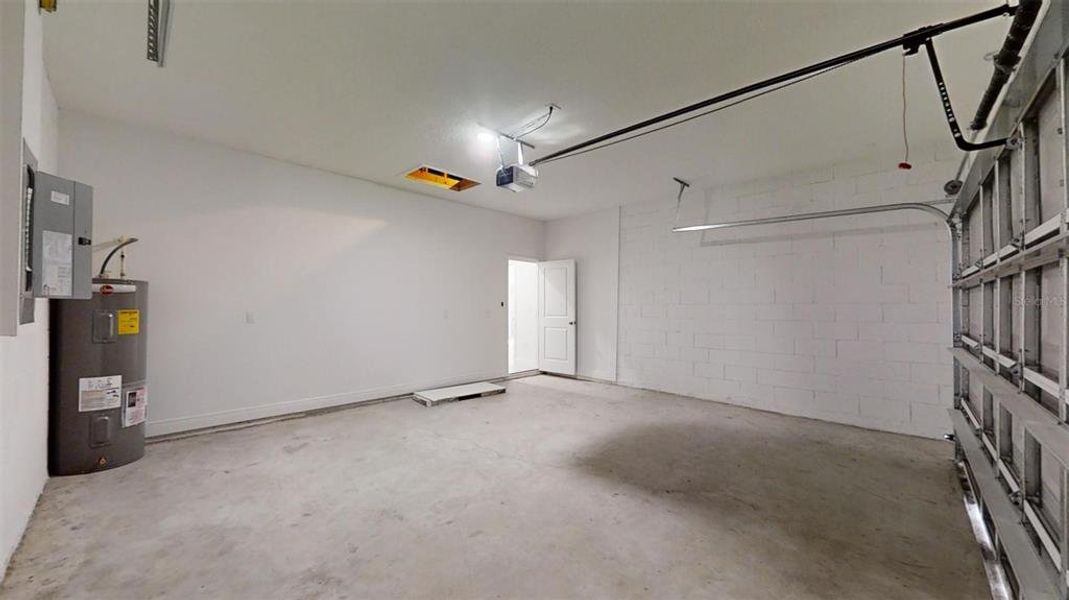 Spacious, unfurnished interior of a new home in , Dunnellon (Image 14).