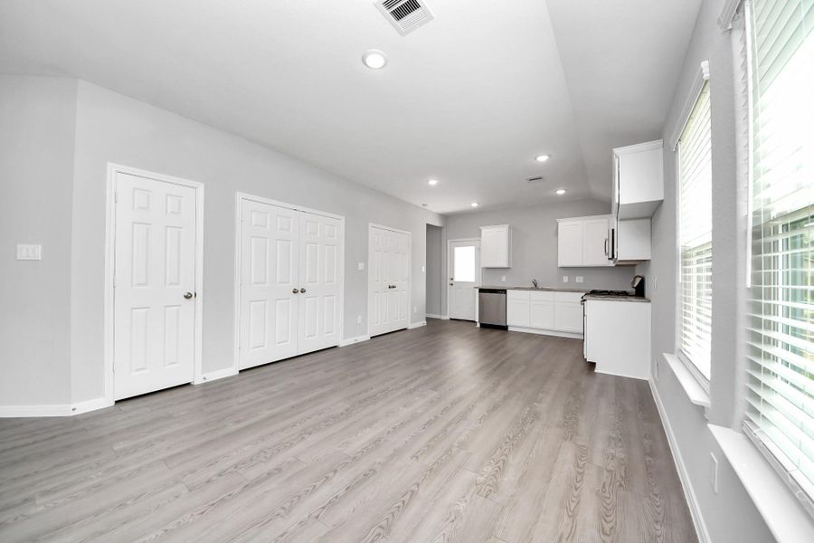 Image 8 of a home in . Image 8 of a home in .