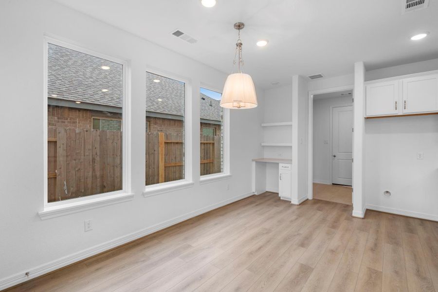 Spacious, unfurnished interior of a new home in Westland Ranch, League City (Image 8).